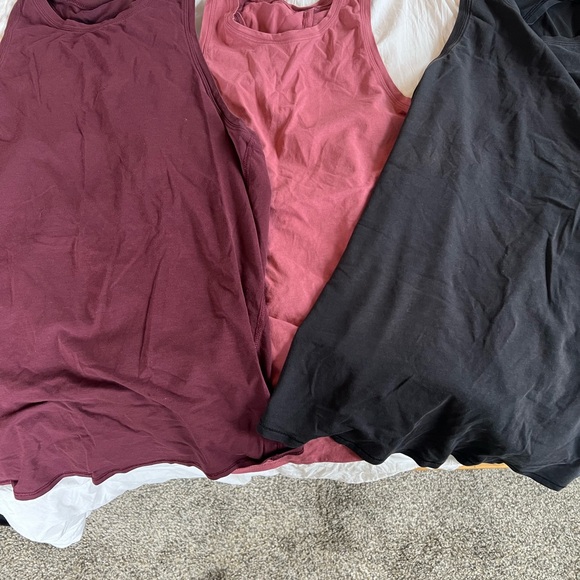 Lot of 3 lululemon tie back tanks size 8 - Picture 3 of 3